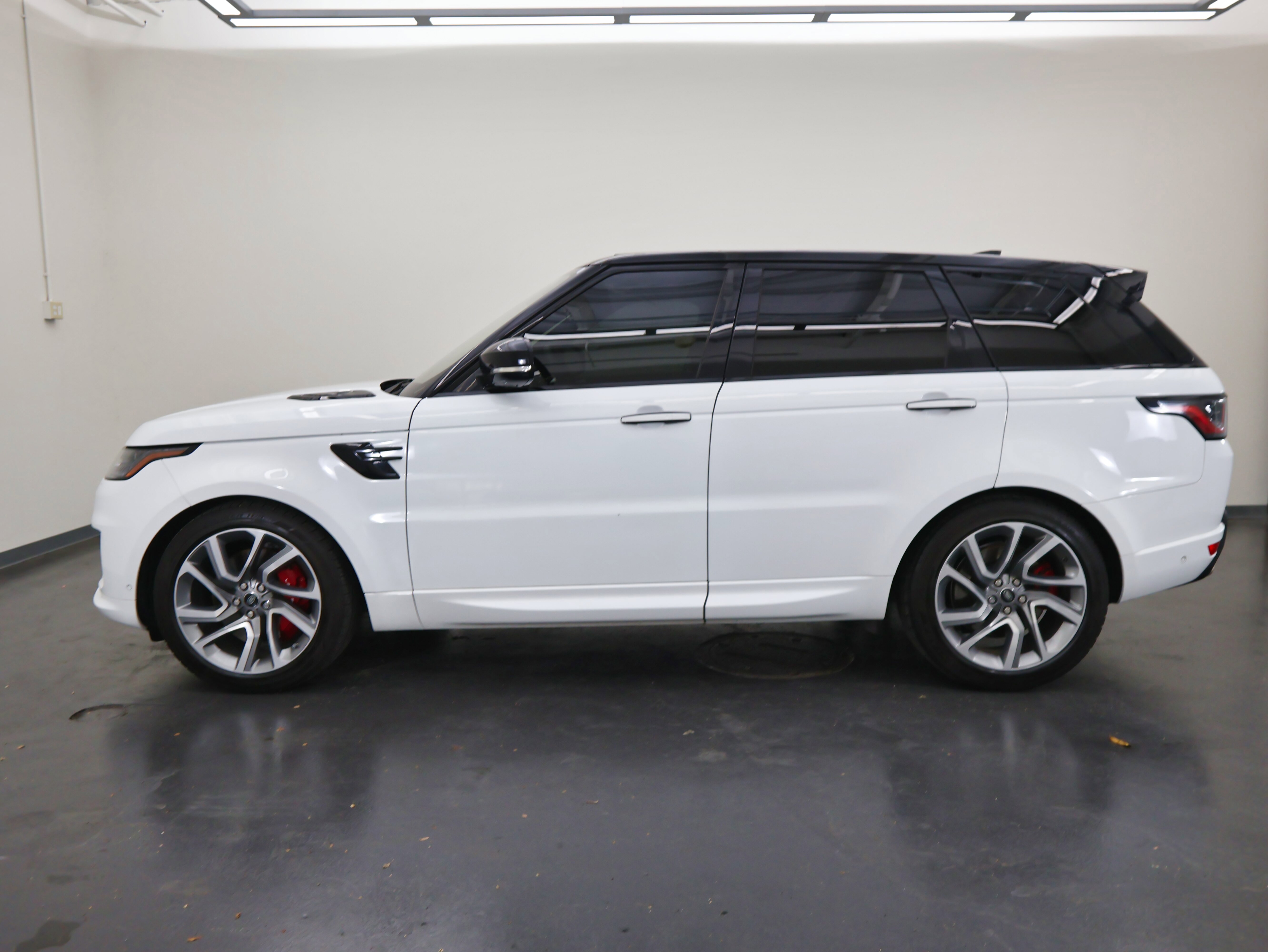 Used 2018 Land Rover Range Rover Sport HSE Dynamic image 6