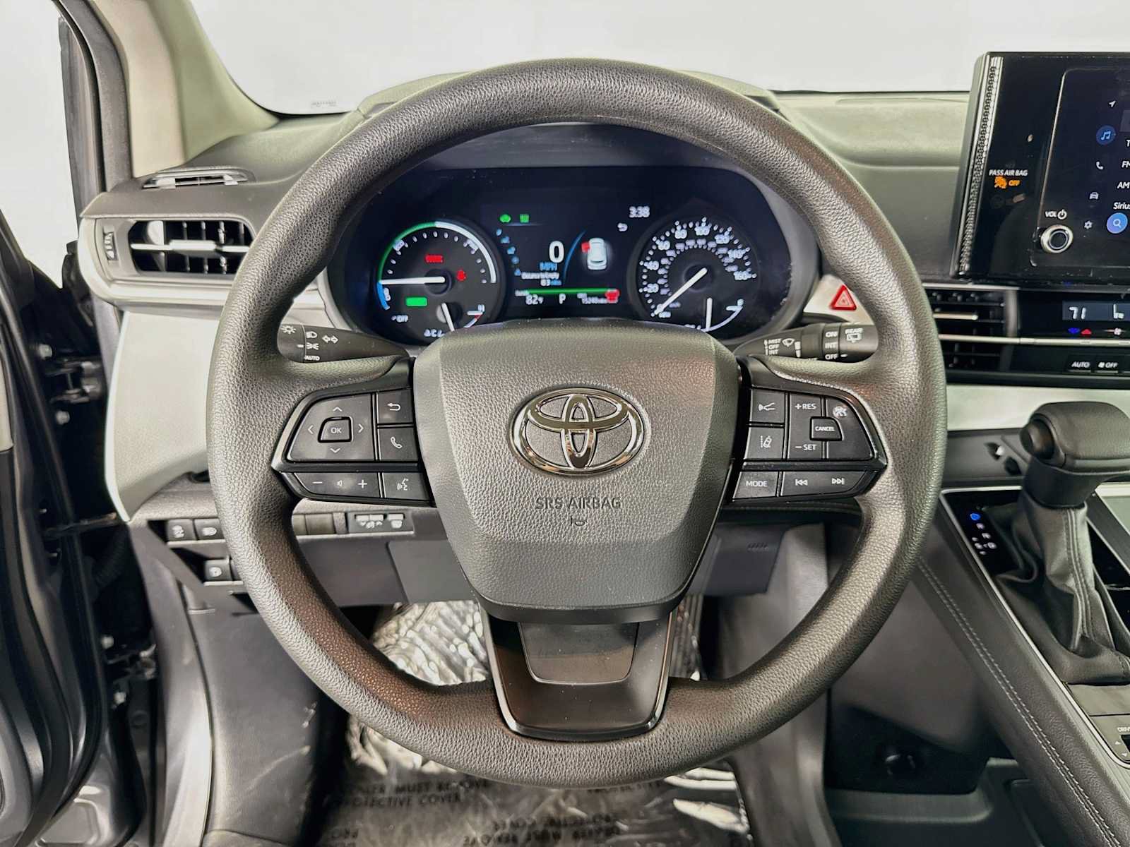 Used 2025 Toyota Sienna LE AWD/4WD image 12