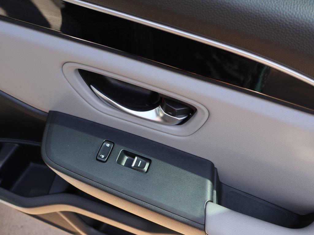 Used 2025 Honda Pilot EX-L image 10