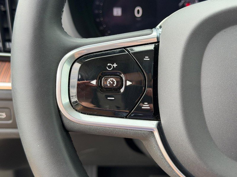 Certified 2023 Volvo XC60 B6 Ultimate w/ Protection Package Premier AWD/4WD image 20