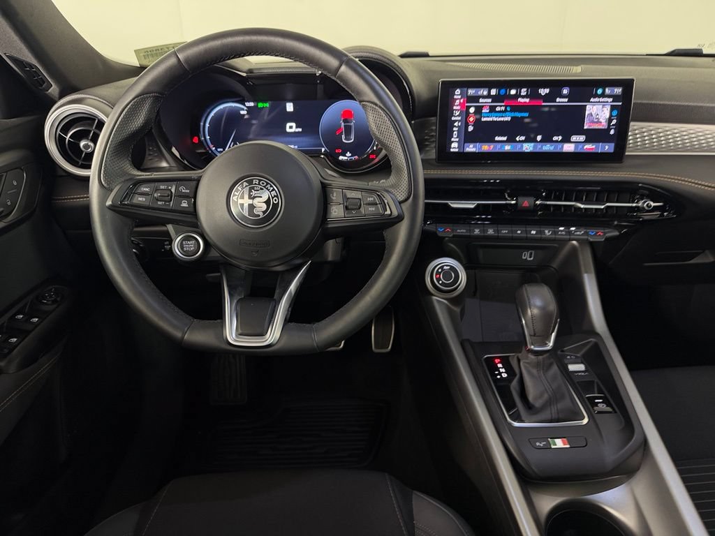 Used 2025 Alfa Romeo Tonale AWD/4WD image 13
