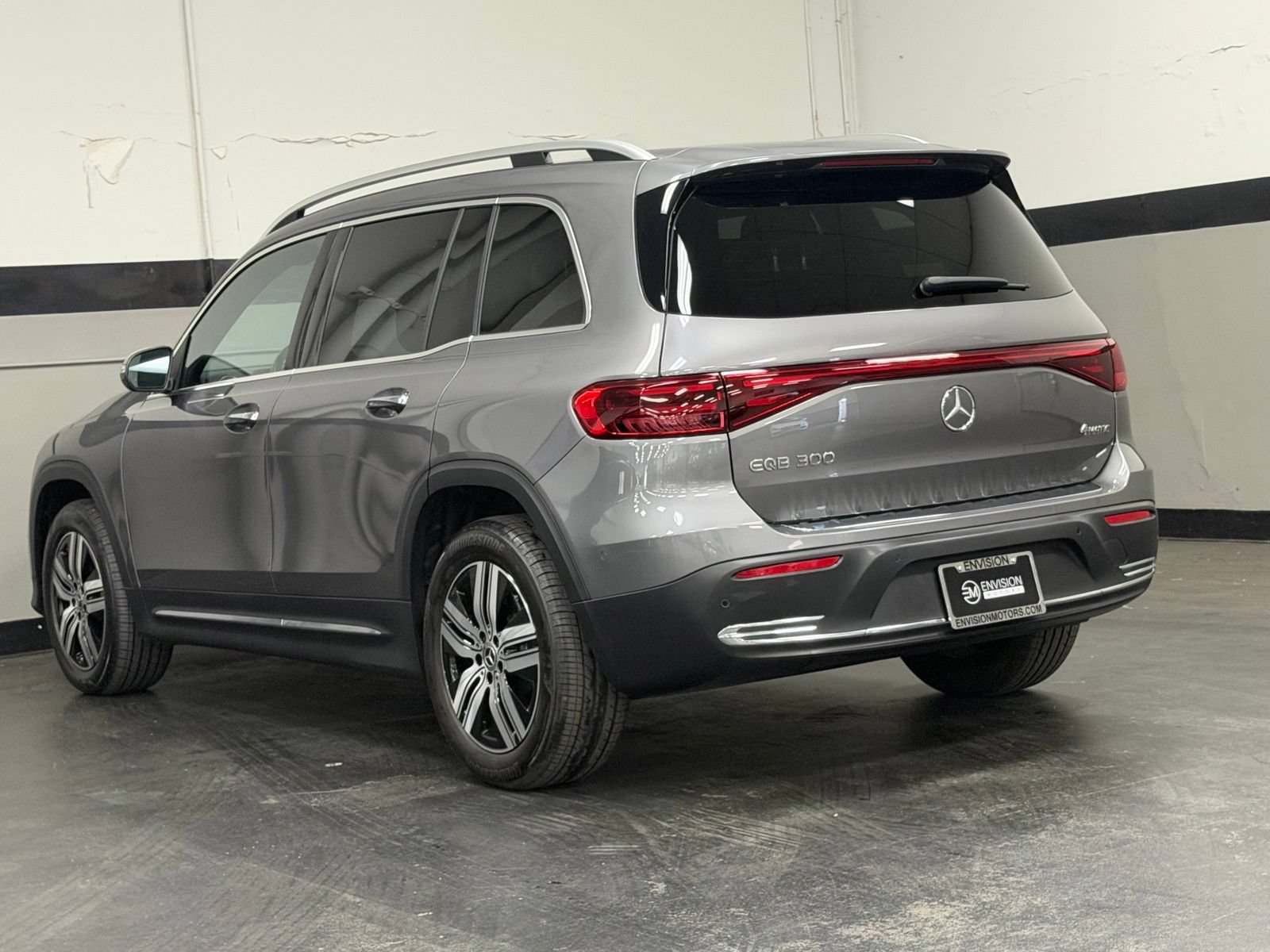 Used 2025 Mercedes-Benz EQB 300 4MATIC image 10