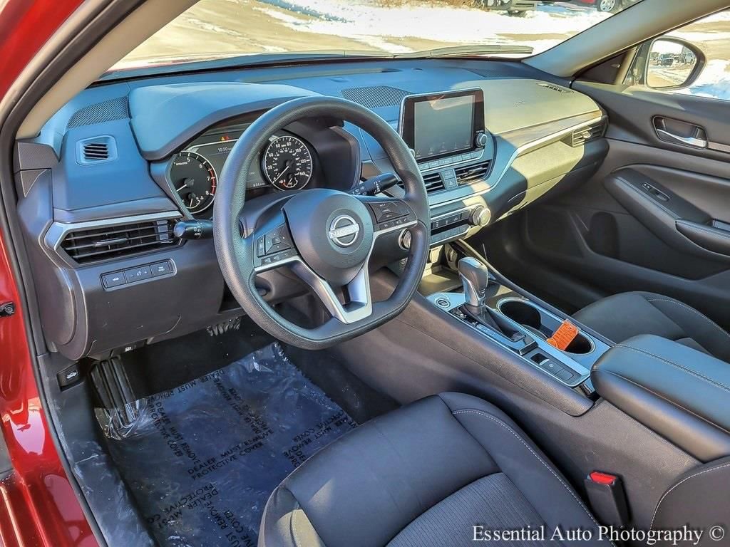Used 2024 Nissan Altima 2.5 SV image 9
