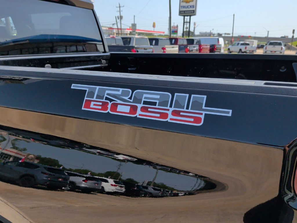 New 2026 Chevrolet Silverado 1500 Custom Trail Boss w/ LPO, Dark Essentials Package AWD/4WD image 33
