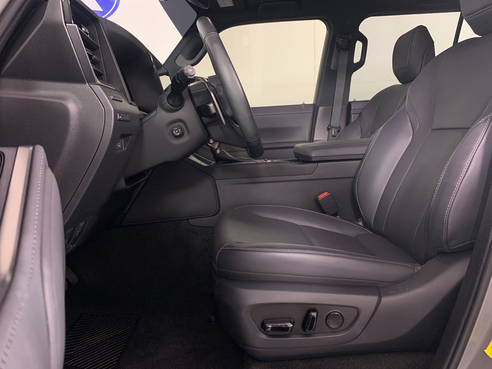 Used 2024 Lexus GX 550 w/ Cold Area Package AWD/4WD image 15