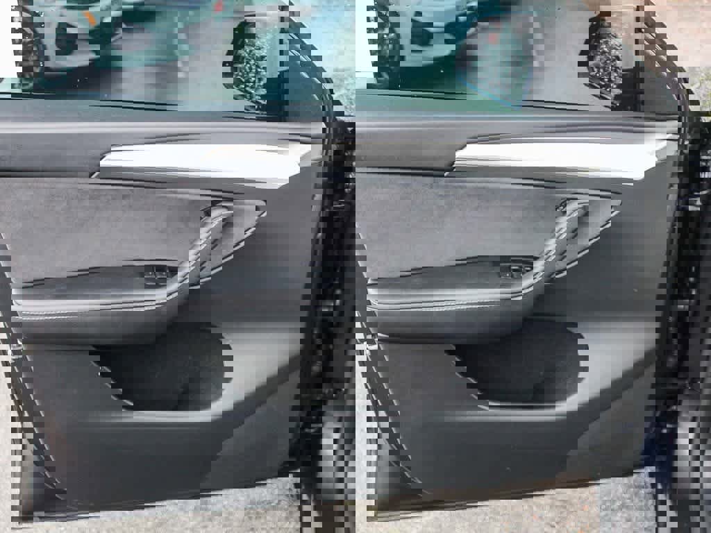 Used 2024 Tesla Model Y 2WD image 21