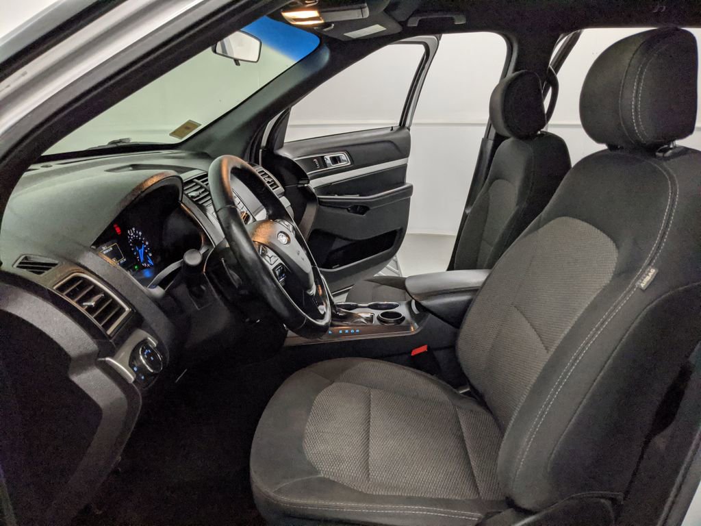 Used 2017 Ford Explorer XLT FWD image 16