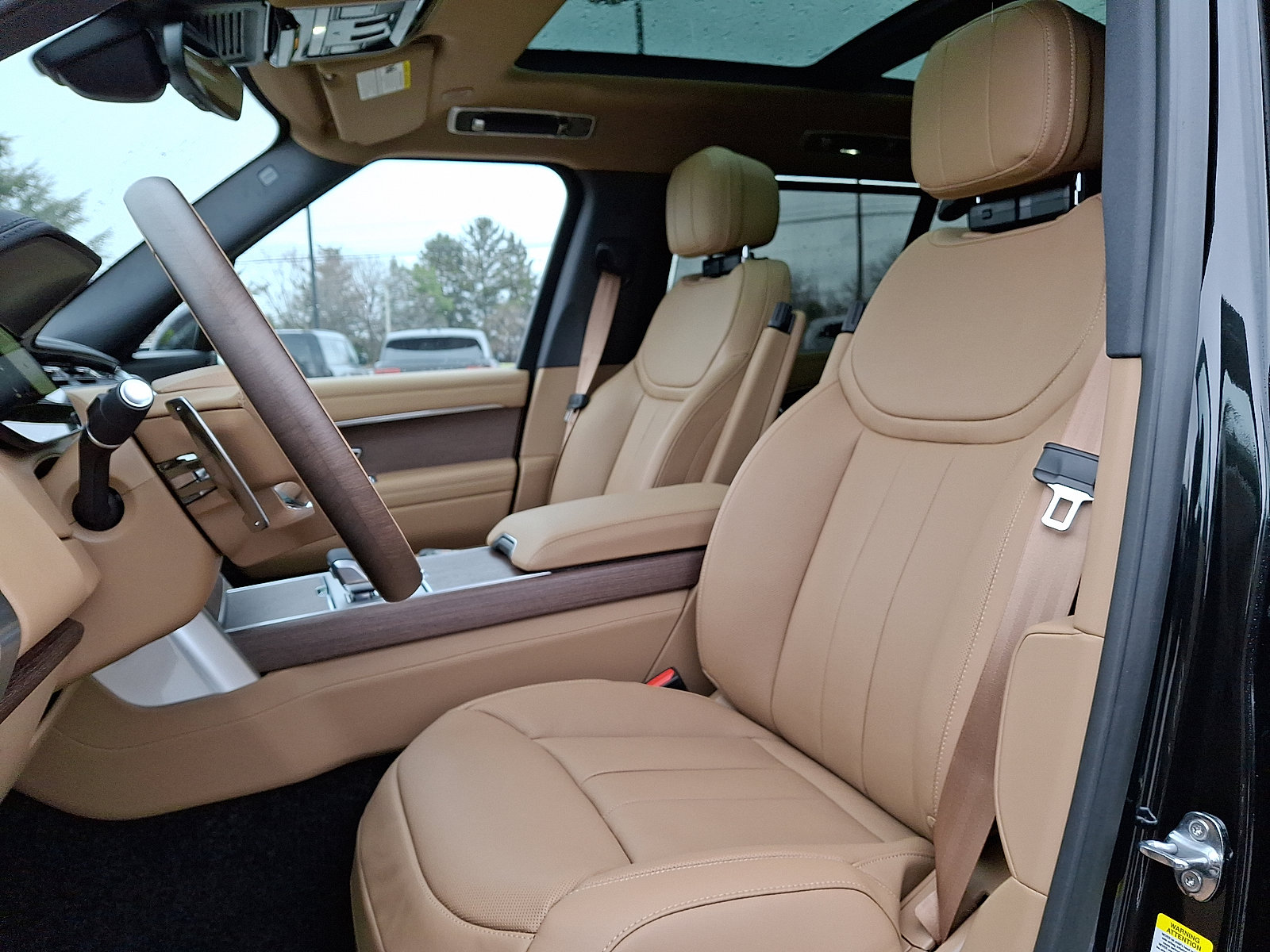 New 2026 Land Rover Range Rover Long Wheelbase SE image 3