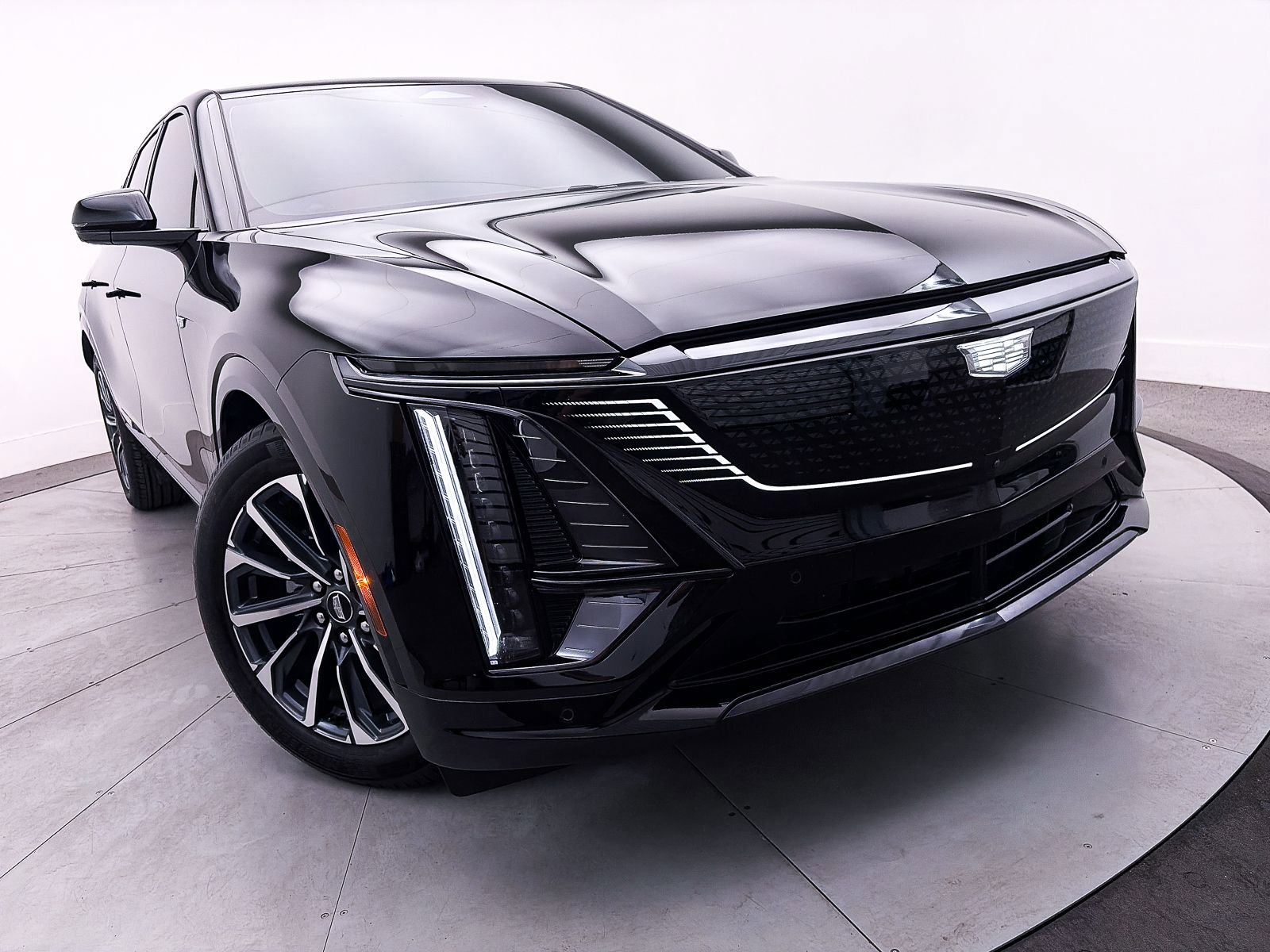 Used 2025 Cadillac Lyriq Sport image 9