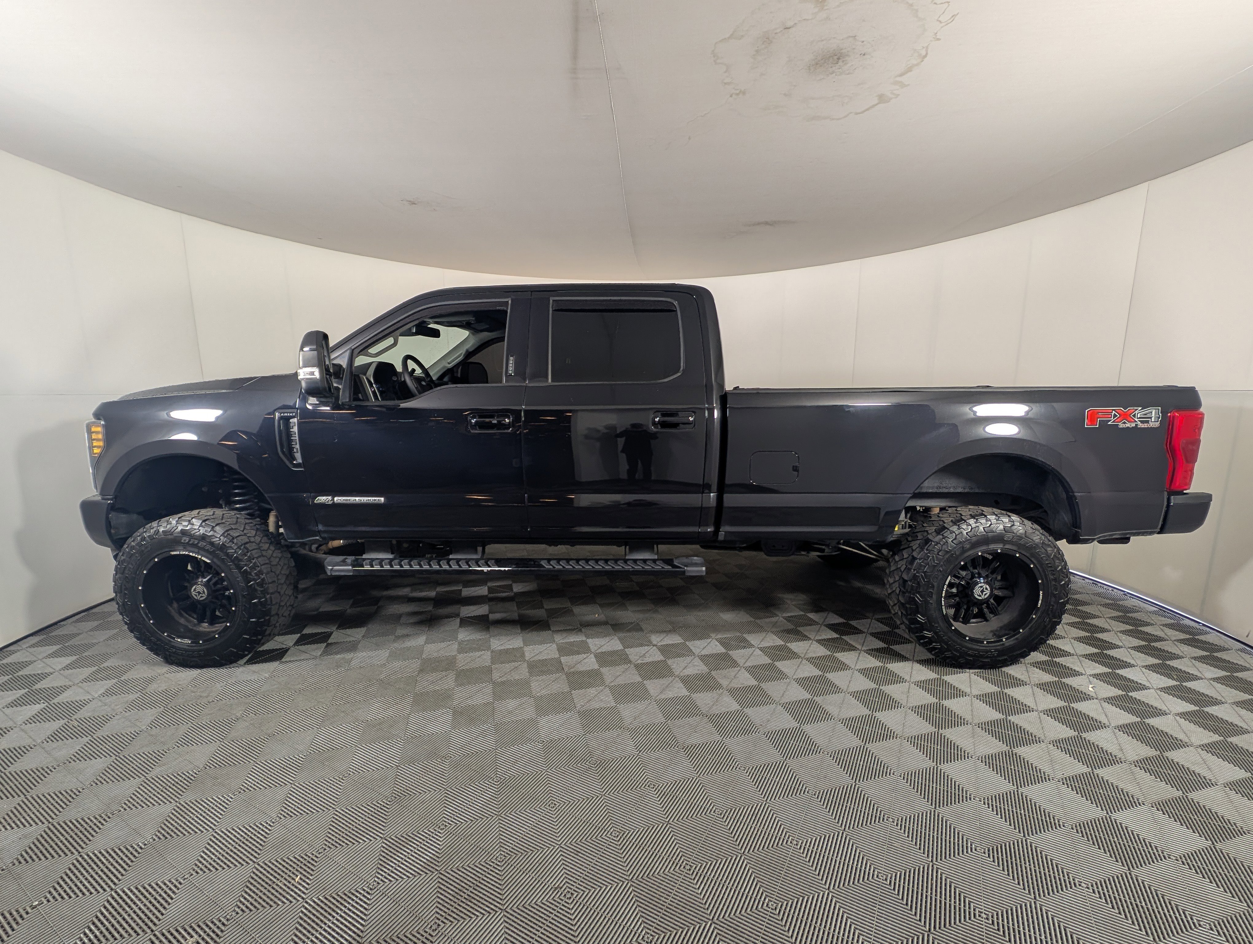 Used 2019 Ford F250 Lariat w/ Lariat Ultimate Package image 4