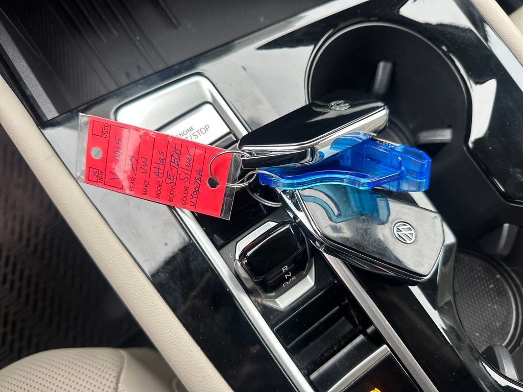 New 2025 Volkswagen Atlas SE image 30