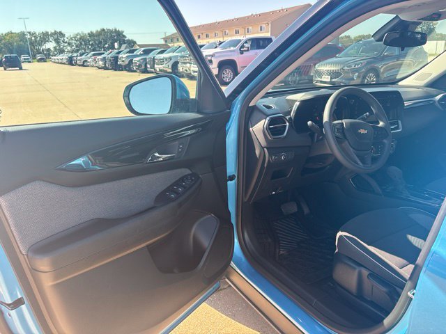 Used 2025 Chevrolet TrailBlazer LT AWD/4WD image 9