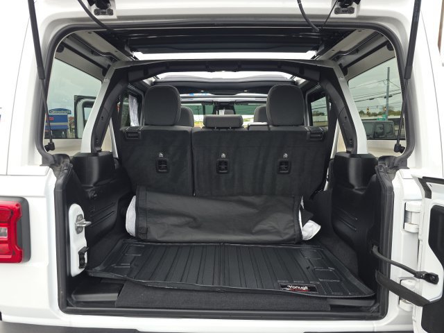 Used 2025 Jeep Wrangler Unlimited Sahara w/ Safety Group AWD/4WD image 30