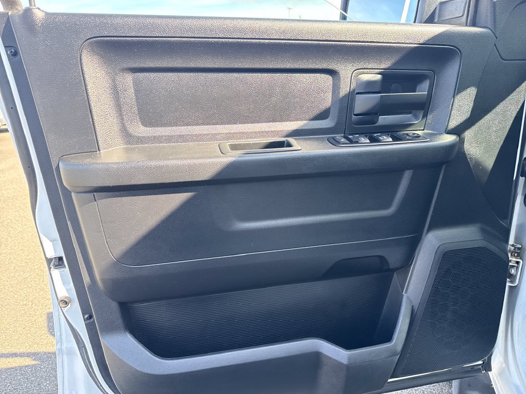 Used 2014 RAM 1500 ST w/ SXT Appearance Group AWD/4WD image 16