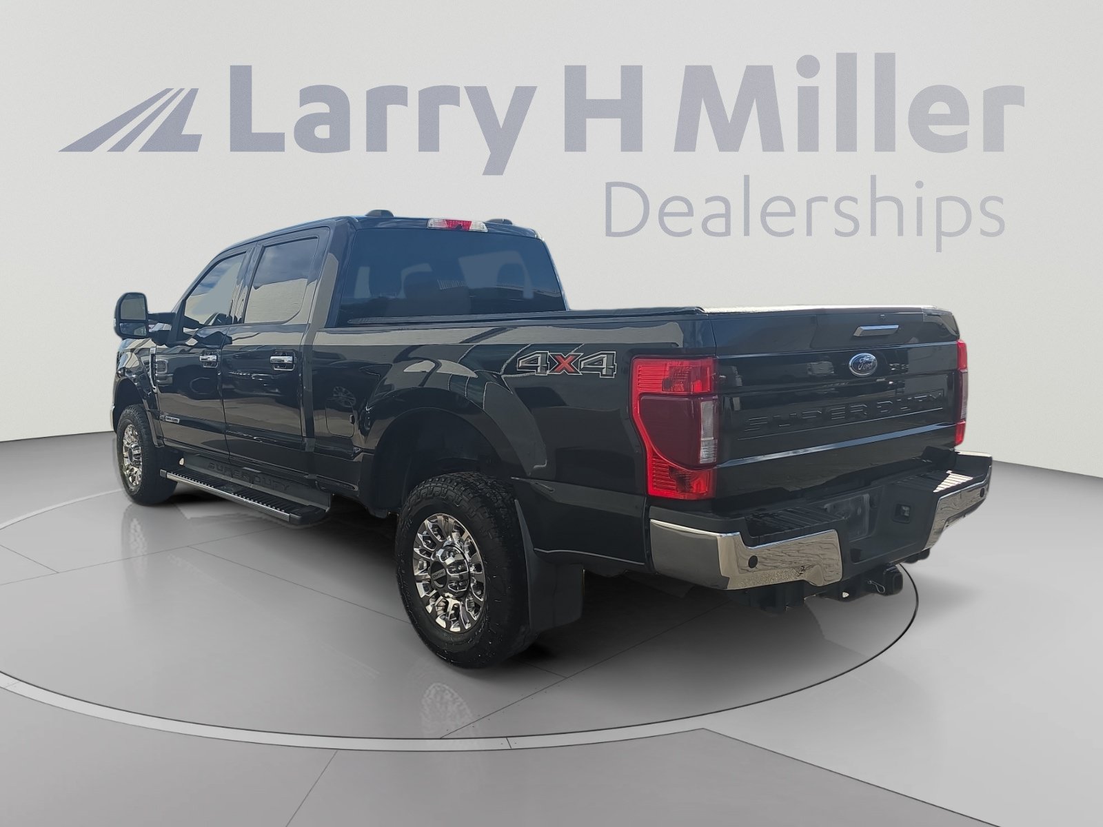 Used 2020 Ford F350 XLT w/ XLT Premium Package AWD/4WD image 3