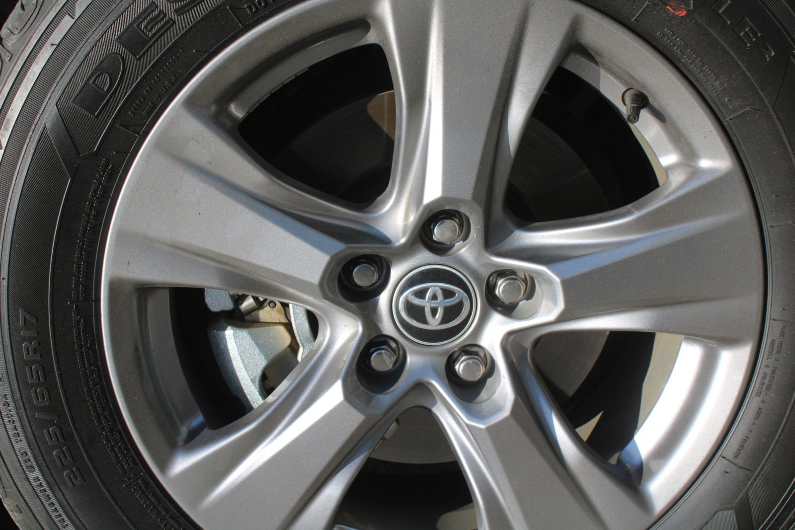 Used 2024 Toyota RAV4 XLE AWD/4WD image 17