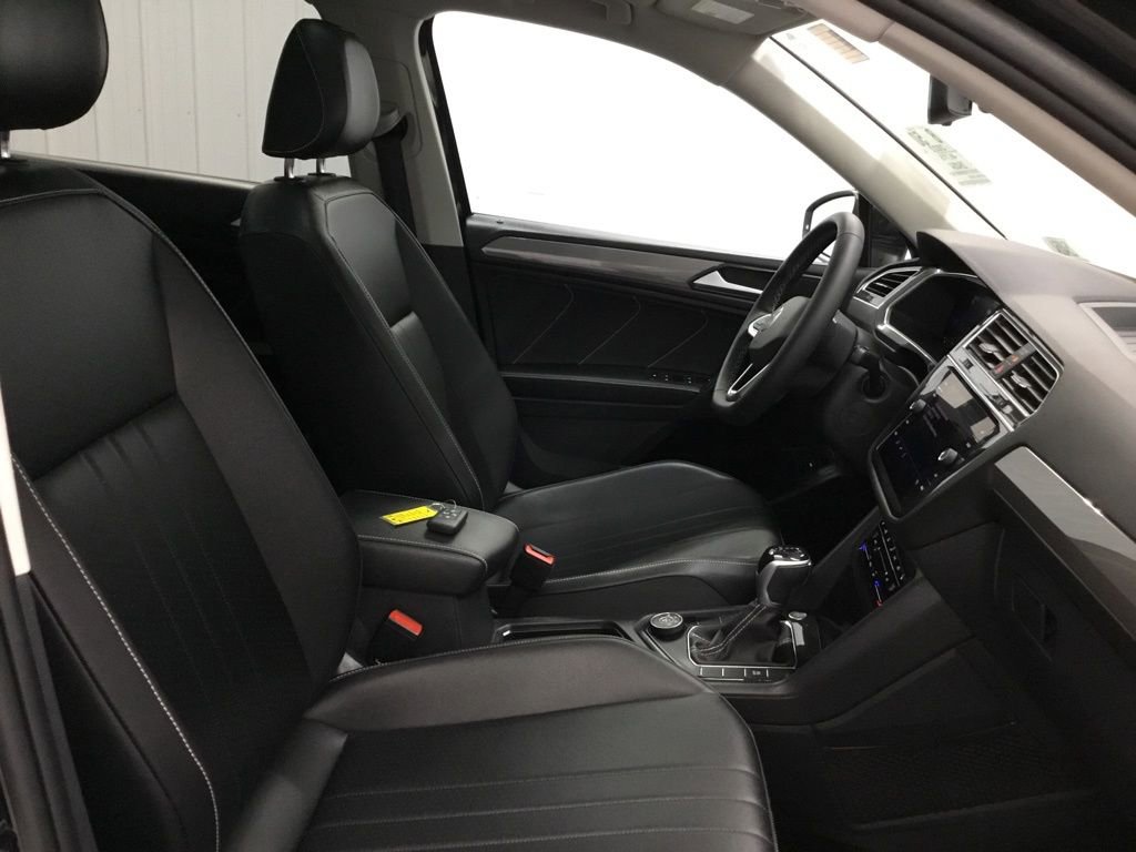 Used 2022 Volkswagen Tiguan SE AWD/4WD image 47