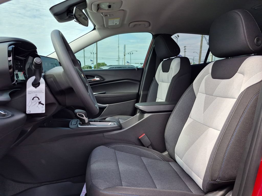 New 2026 Chevrolet Trax LS w/ LS Convenience Package FWD image 16