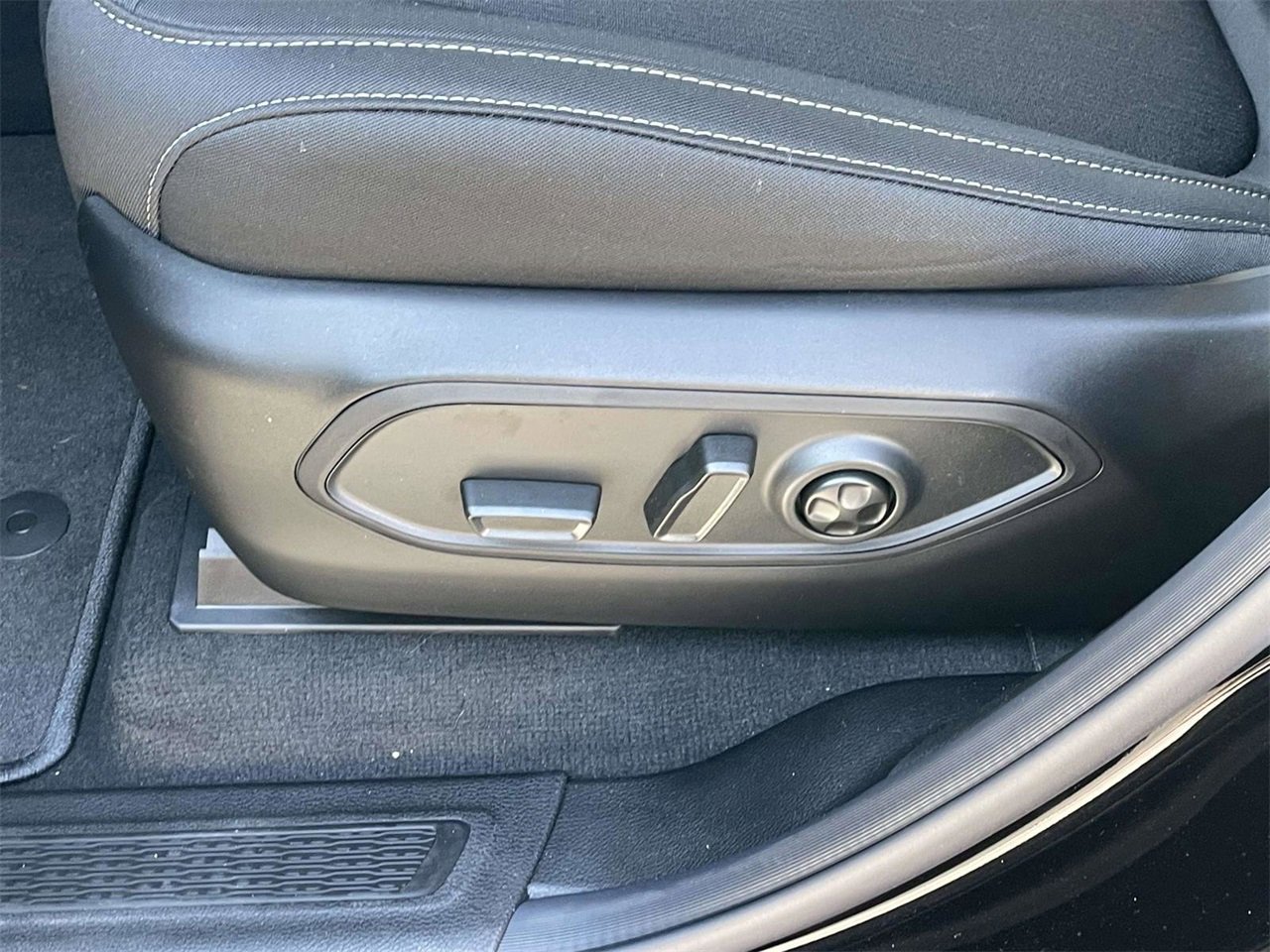 New 2025 Jeep Grand Cherokee Laredo X image 29