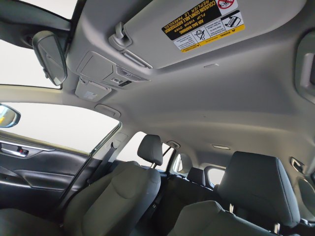 Used 2025 Toyota RAV4 XLE AWD/4WD image 12