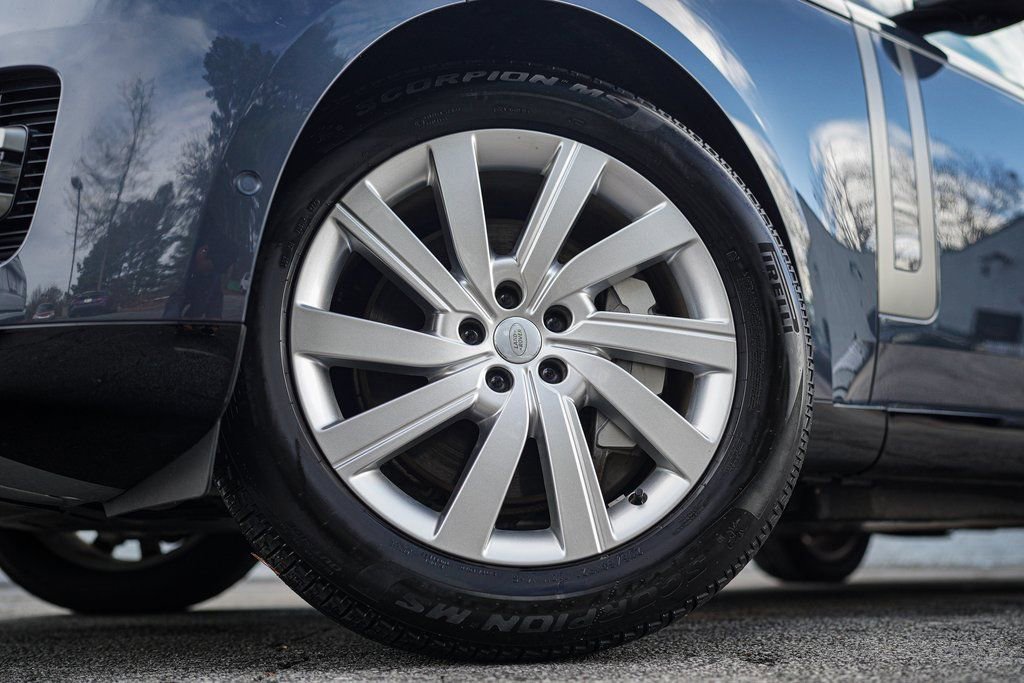 Used 2025 Land Rover Range Rover SE image 19