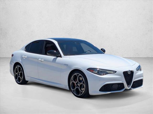 Used 2023 Alfa Romeo Giulia Veloce RWD image 3