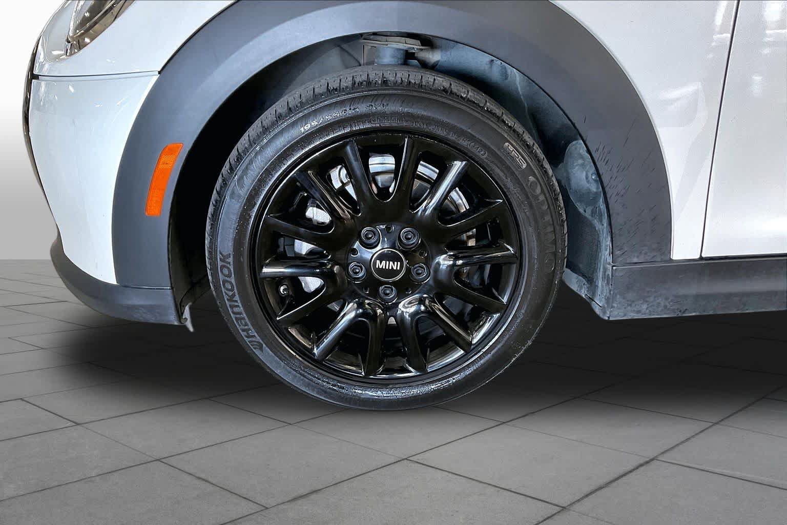 Used 2024 MINI Cooper Convertible w/ Signature Upholstery Package FWD image 10