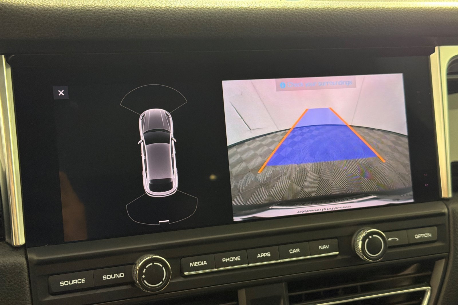 Used 2020 Porsche Macan AWD/4WD image 19