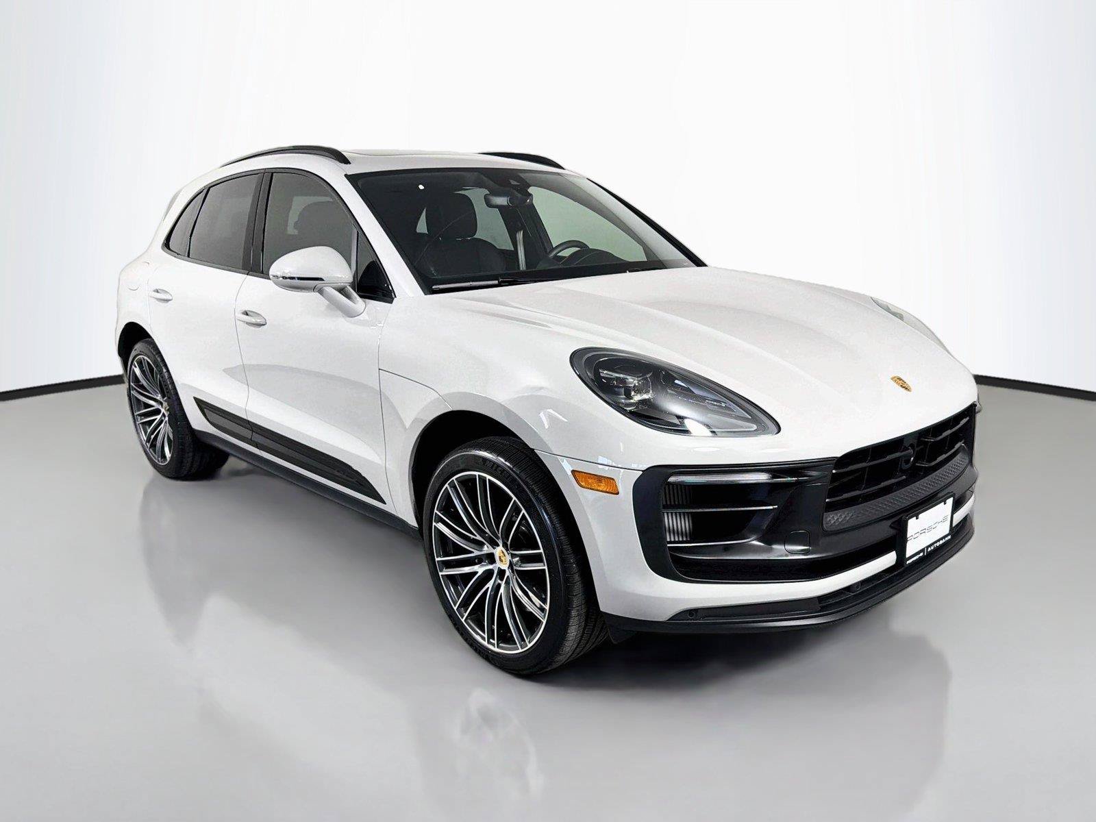 Certified 2025 Porsche Macan GTS AWD/4WD image 9