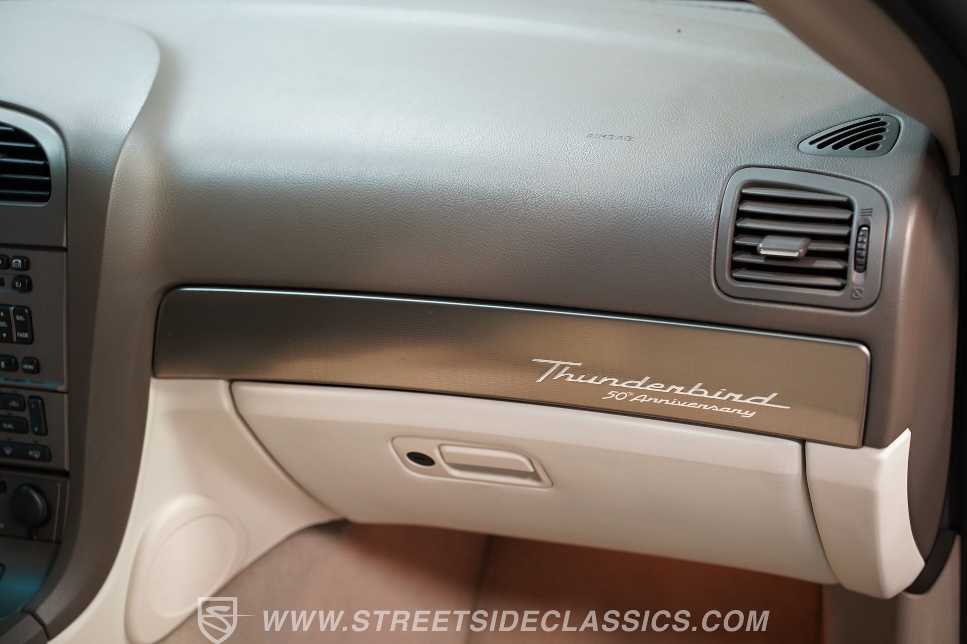 Used 2005 Ford Thunderbird 50th Anniversary RWD image 39