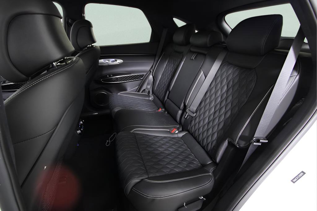 Used 2025 Genesis GV70 3.5T Sport w/ Sport Prestige Package AWD/4WD image 15