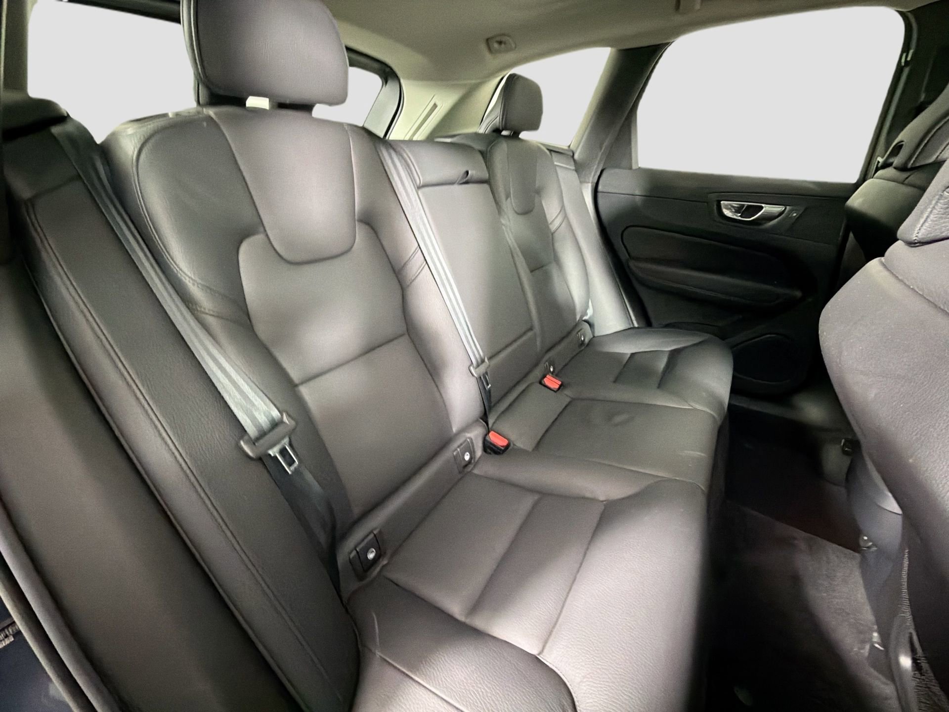 Certified 2023 Volvo XC60 B5 Plus AWD/4WD image 27
