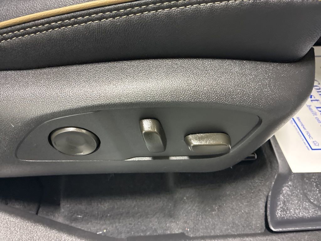 Used 2025 Chevrolet Traverse High Country image 30