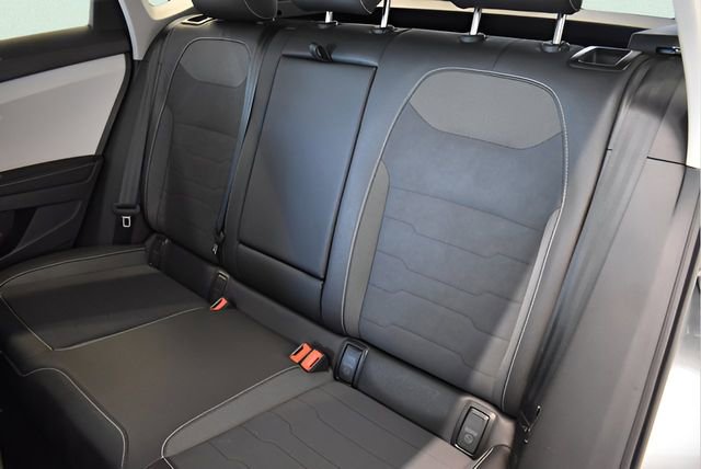 Used 2025 Volkswagen Taos SE AWD/4WD image 7