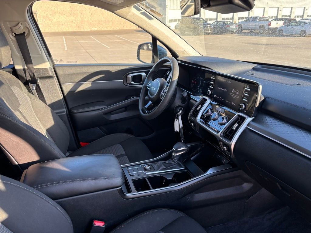 Used 2023 Kia Sorento LX image 14