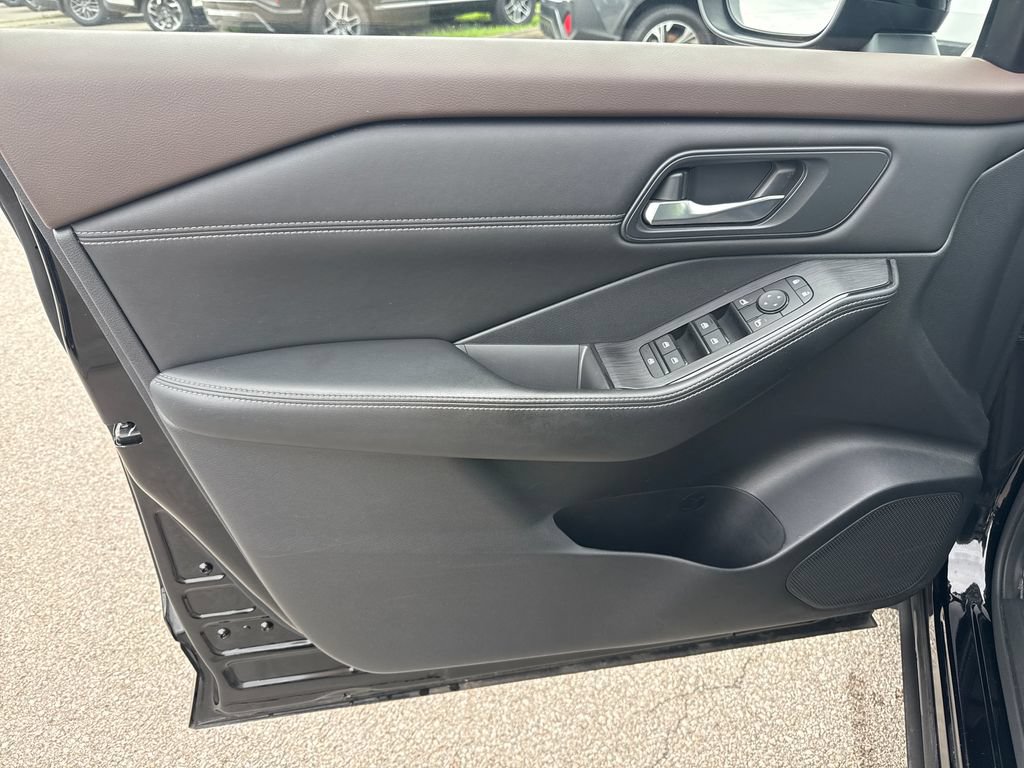 Used 2023 Nissan Rogue SV w/ SV Premium B Package AWD/4WD image 12