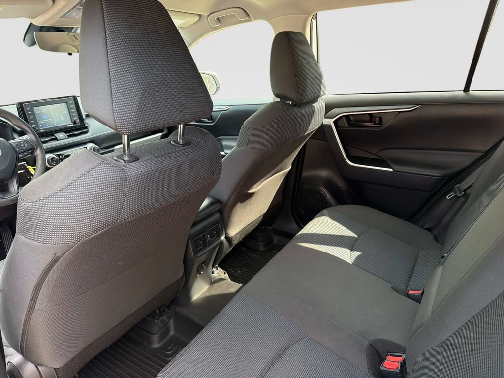 Used 2022 Toyota RAV4 LE AWD/4WD image 16