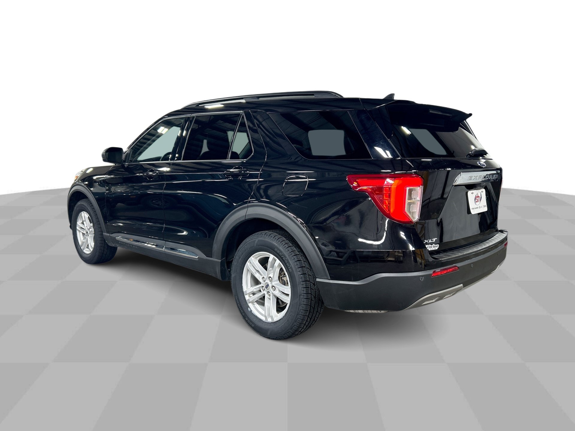Used 2021 Ford Explorer XLT w/ Equipment Group 202A AWD/4WD image 7