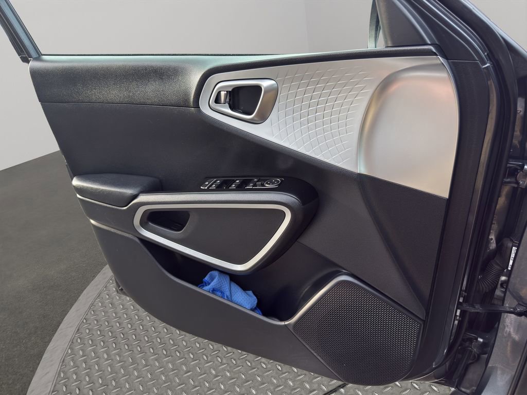 Used 2023 Kia Soul LX w/ Option Group 015 image 26