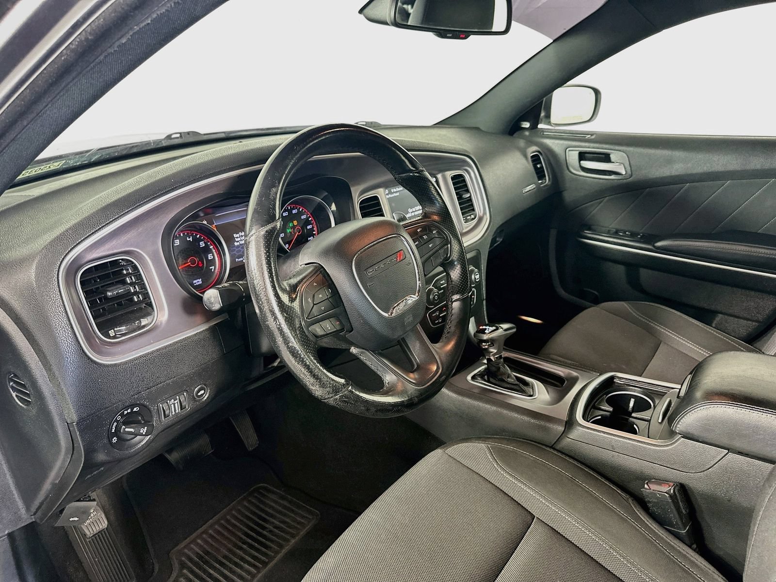 Used 2019 Dodge Charger SXT AWD/4WD image 9