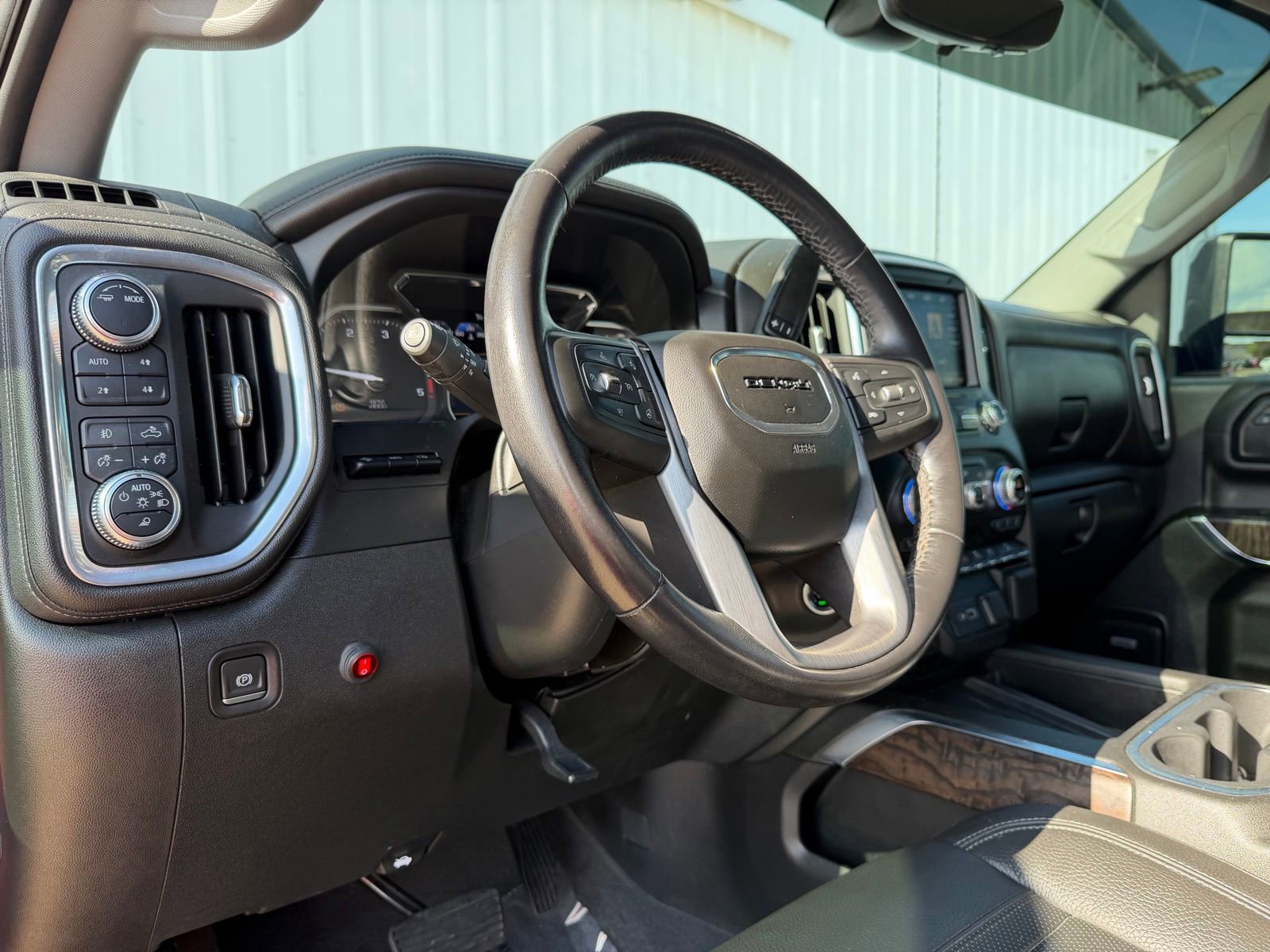 Used 2021 GMC Sierra 2500 Denali w/ Denali Ultimate Package AWD/4WD image 16