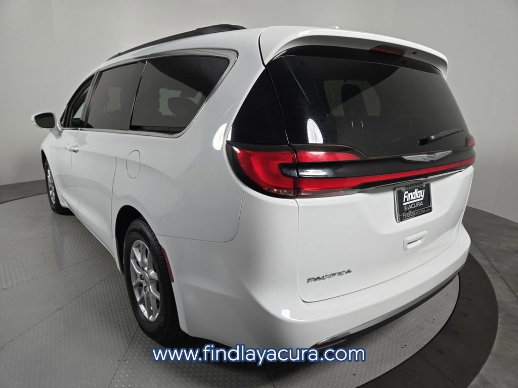 Used 2022 Chrysler Pacifica Touring-L image 4