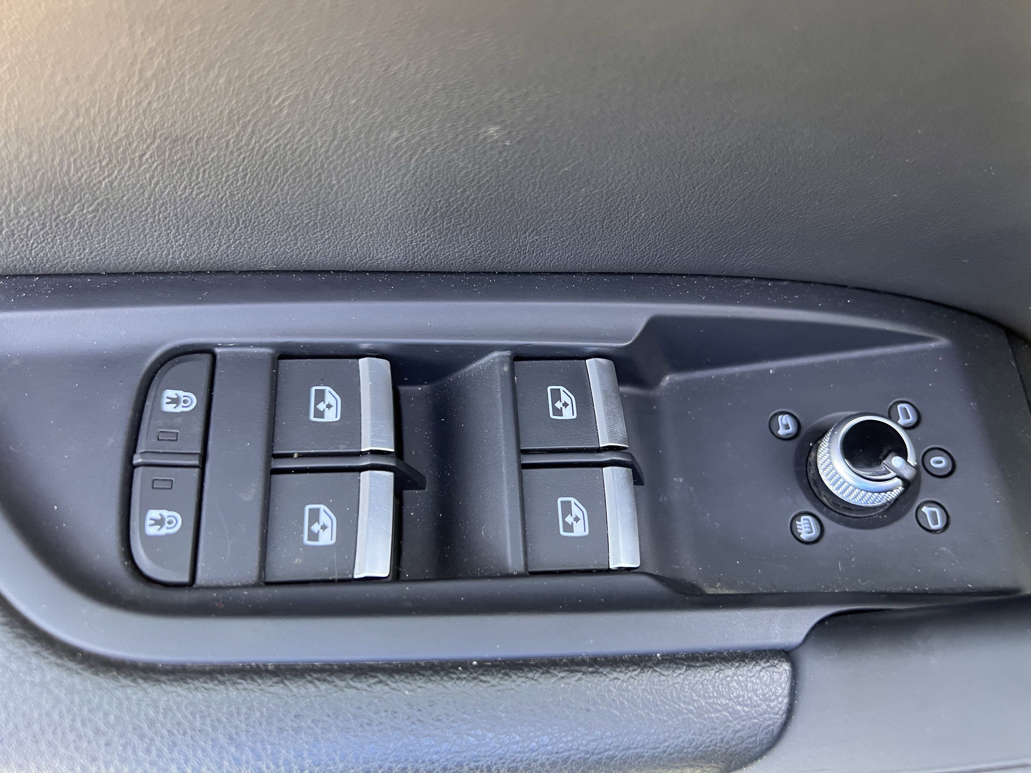 Used 2023 Audi Q5 2.0T Premium w/ Convenience Package image 15