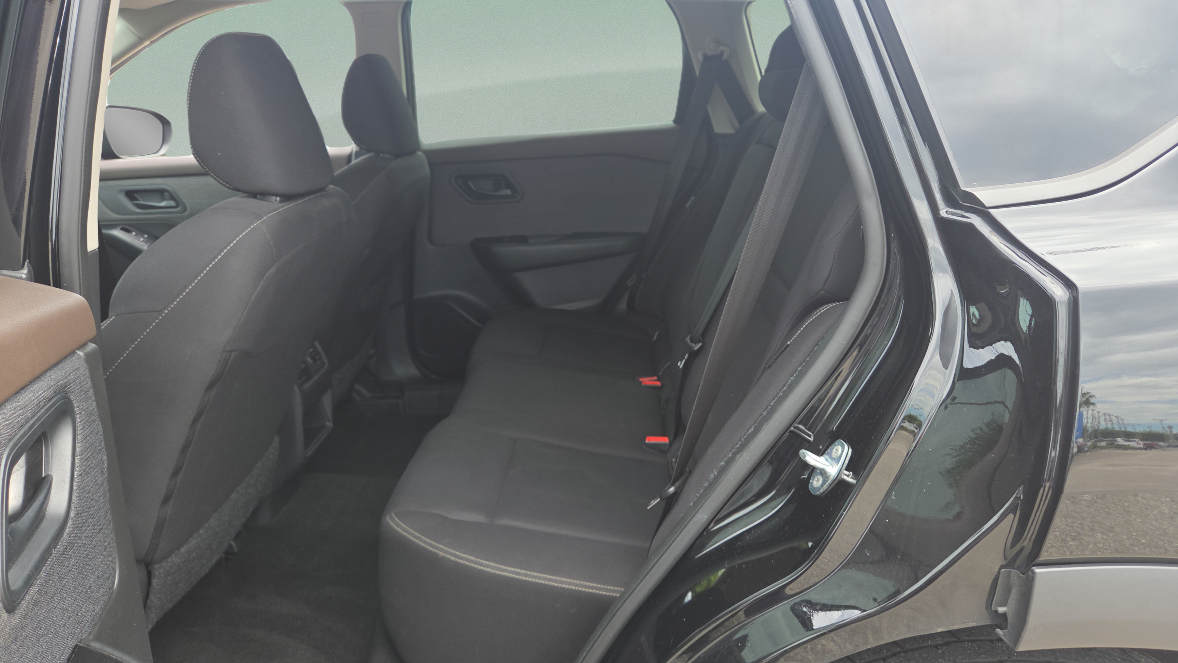 Used 2023 Nissan Rogue S AWD/4WD image 11