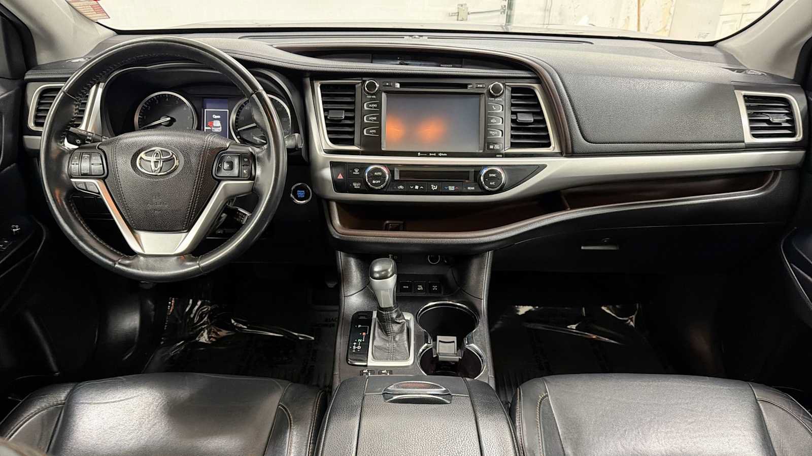 Certified 2016 Toyota Highlander XLE AWD/4WD image 28