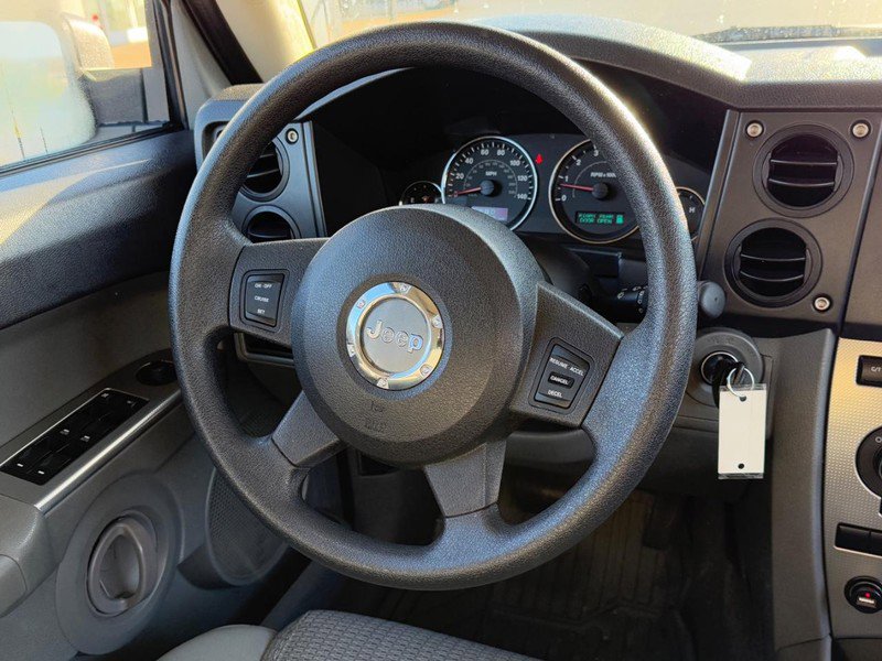Used 2006 Jeep Commander 4dr 4WD image 13