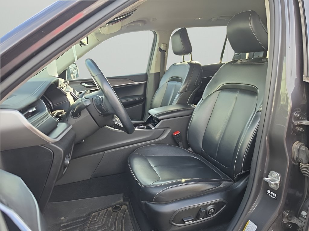 Used 2021 Jeep Grand Cherokee L Limited AWD/4WD image 14