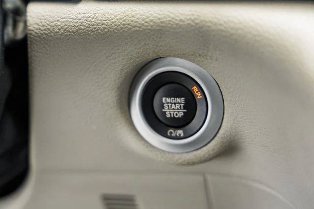 Certified 2019 Chrysler Pacifica Limited FWD image 30