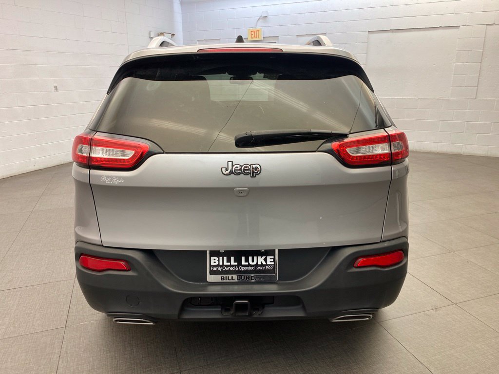Used 2018 Jeep Cherokee Latitude Plus w/ Trailer Tow Group AWD/4WD image 9