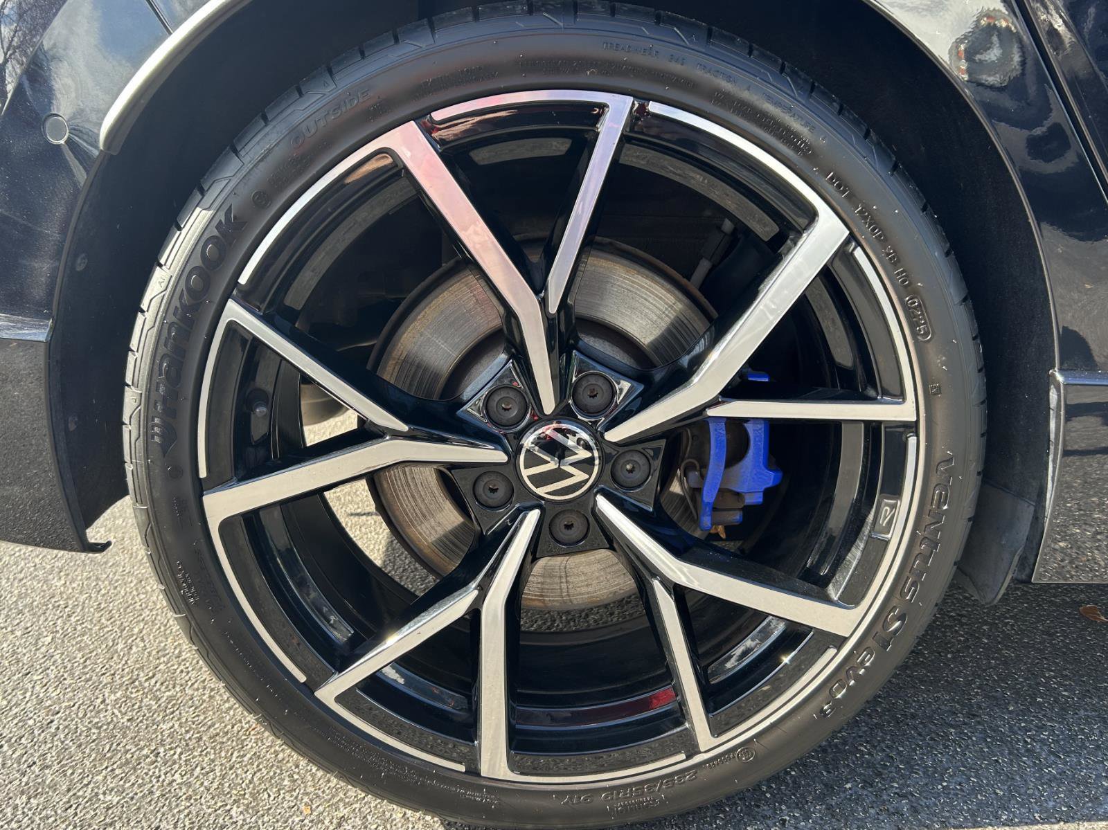 Used 2023 Volkswagen Golf R image 11